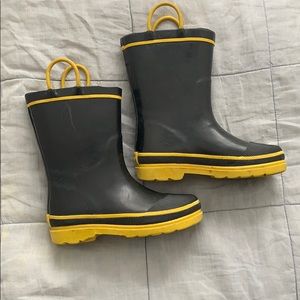 Boys rain boots